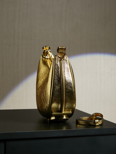 フェンディバッグ背面デザイン